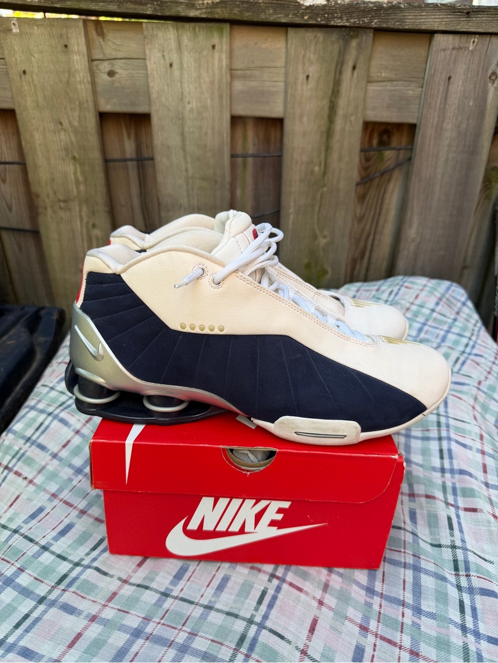 Vince Carter Nike Shox BB4 House of Hoops
Size 11.5